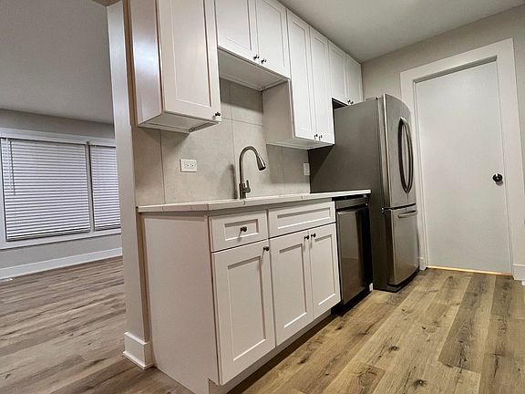 4th image of 304 Meadow Ct Unit 304