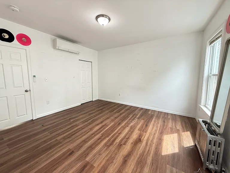 81 Alder St — Photo 10