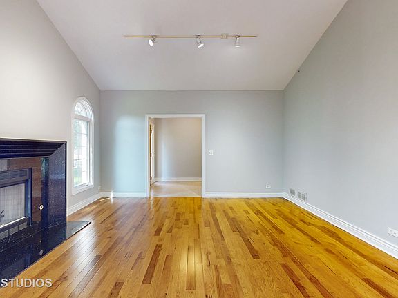 3rd image of 1116 Pine Oaks Cir