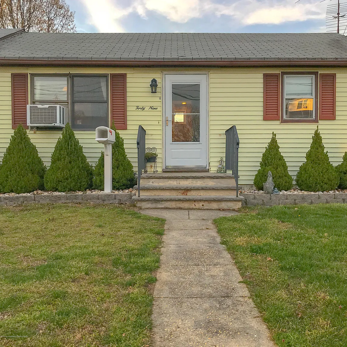 49 Pomona Blvd photo 1