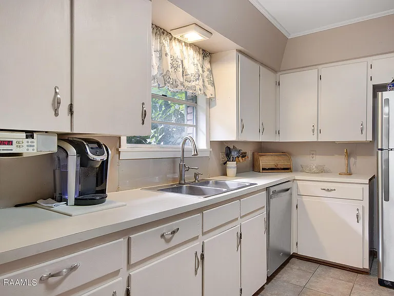 115 Brighton Dr — Photo 6