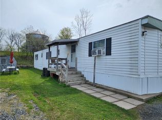 4 Warricks Mobile Home Ct, Pt Byron, NY 13140