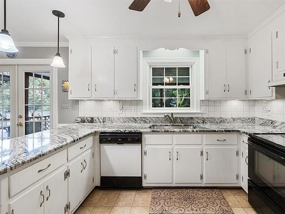 5th image of 2630 Sandhurst Ln
