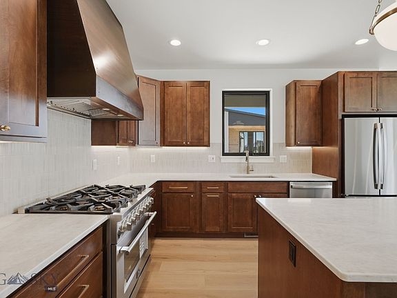 3rd image of 100 Lanner Dr