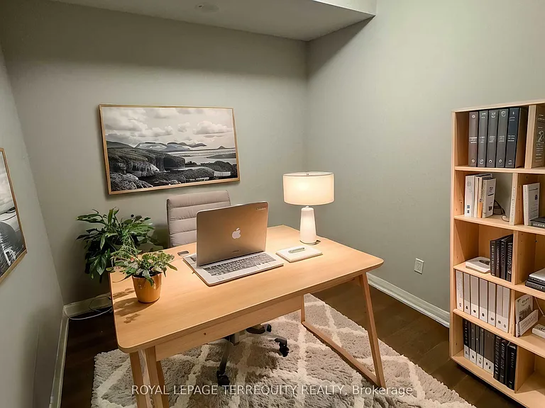 1415 Dundas St E #403 — Photo 1