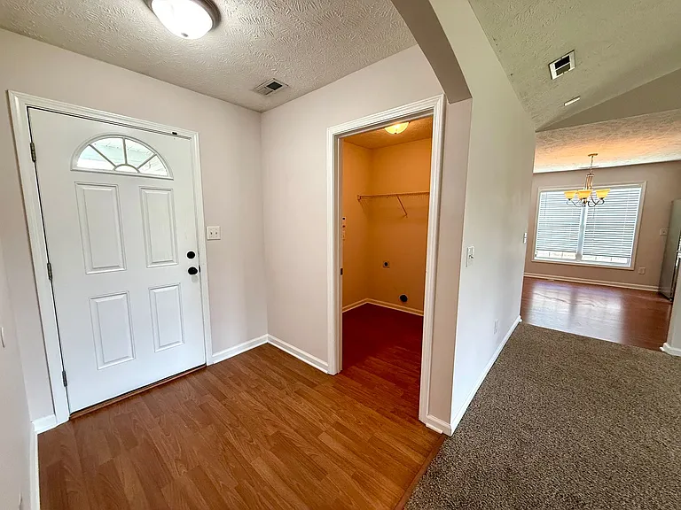 2513 Hunting Bow Dr — Photo 3