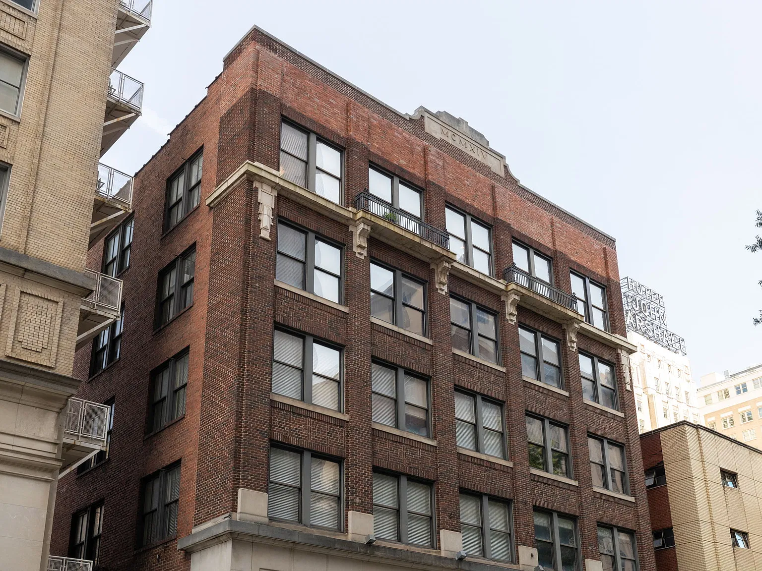 1 bed, 1.5 bath, 986 sqft, $2,000 — Photo 3