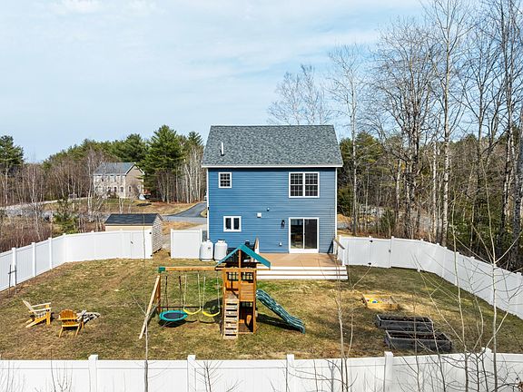 2nd image of 82 Tree Farm Road