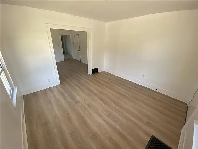 1445 Maryland Ave — Photo 3
