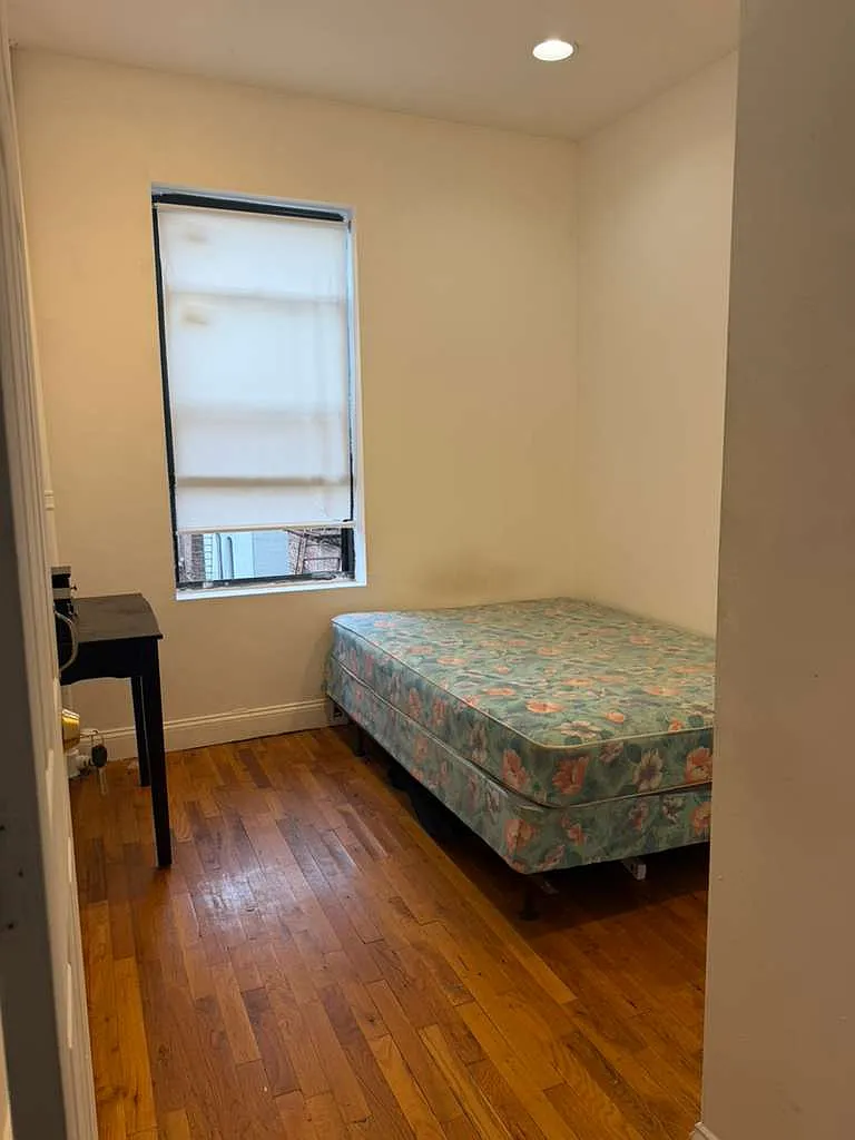2 bed, 1.5 bath, $300 — Photo 1