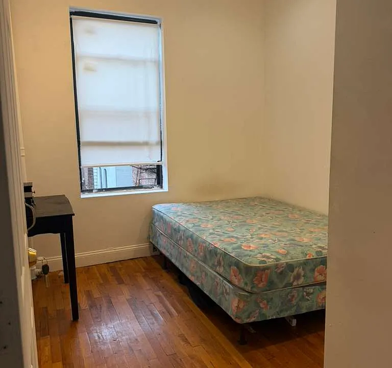 1520 W 180th St