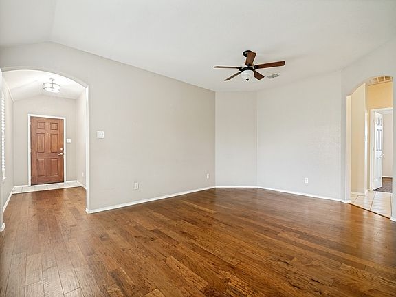 3rd image of 317 Long Prairie Dr