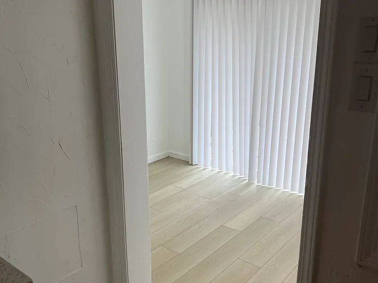 1527 New Madrid St — Photo 3