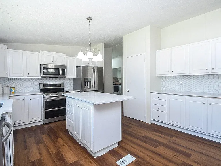 31606 Bryan St — Photo 15