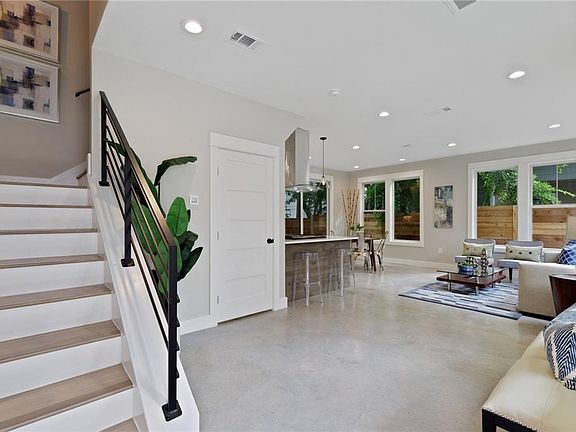 3rd image of 5310 Roosevelt Ave