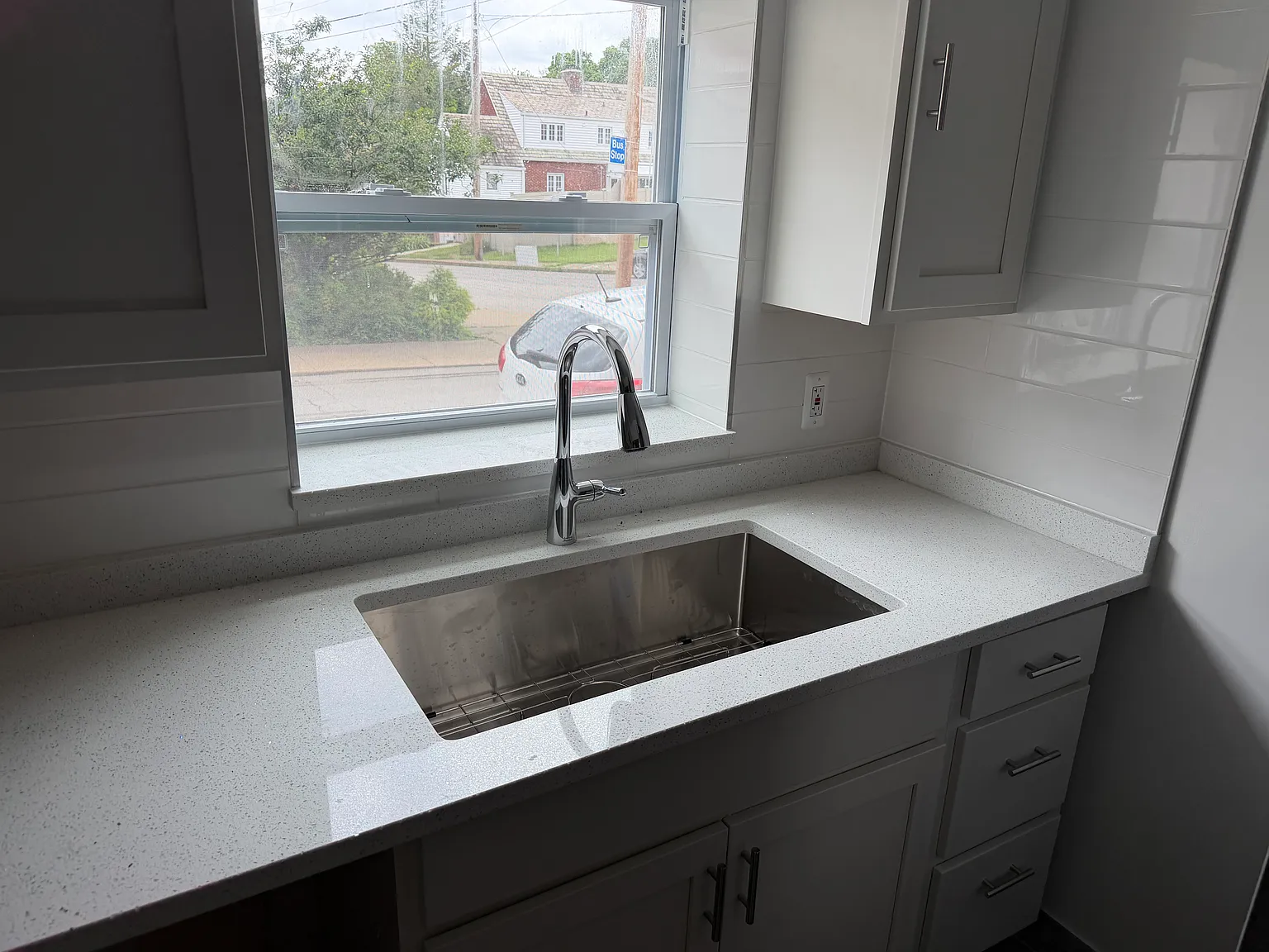 1 bed, 1100 sqft, $1,200 — Photo 3