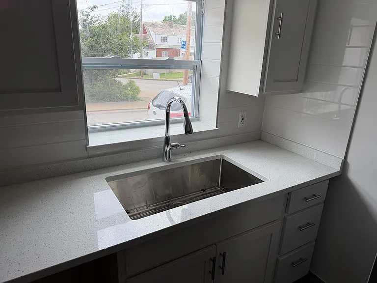 900 Forest Ave — Photo 3