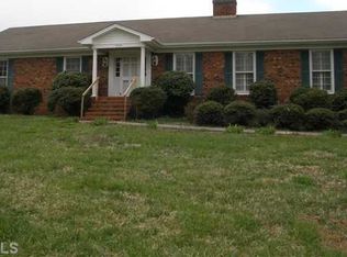 6704 Buxton Ct, Greensboro, NC 27406