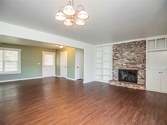 3rd image of 1434 E Rolling Hills Dr