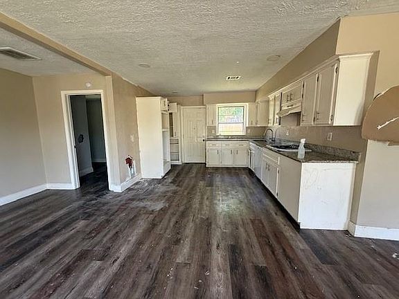 4th image of 3326 Cliffmarshall St