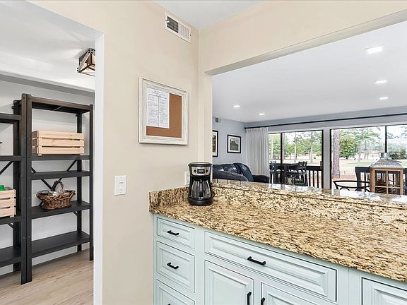 4th image of 800 Saint Andrews Dr #12