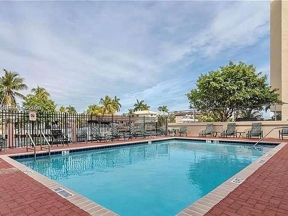 5th image of 2903 N Miami Beach Blvd #906
