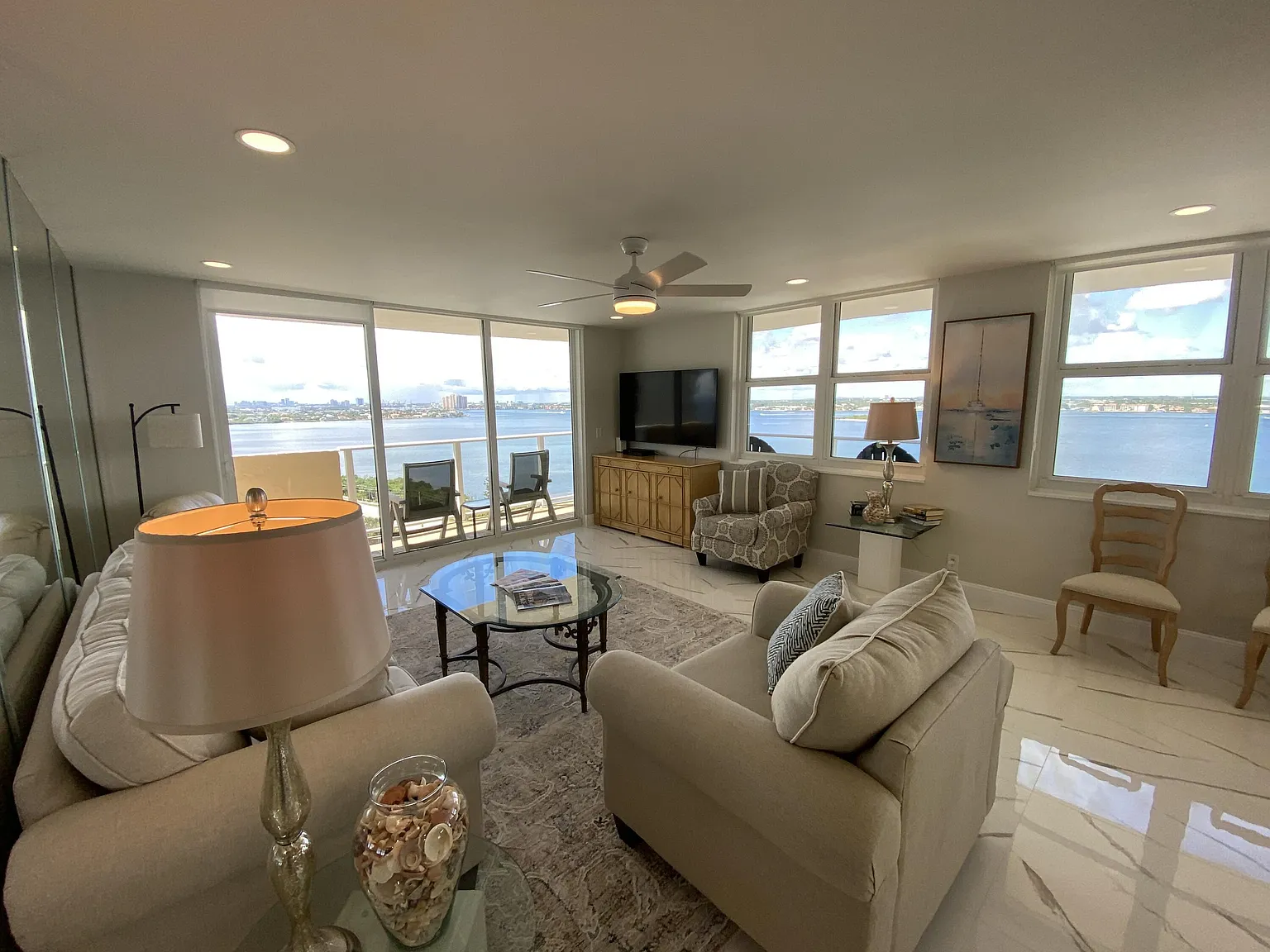 2 bed, 2.0 bath, 1400 sqft, $7,000 — Photo 2