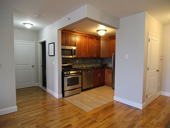 4th image of 20-12 31st St #B2