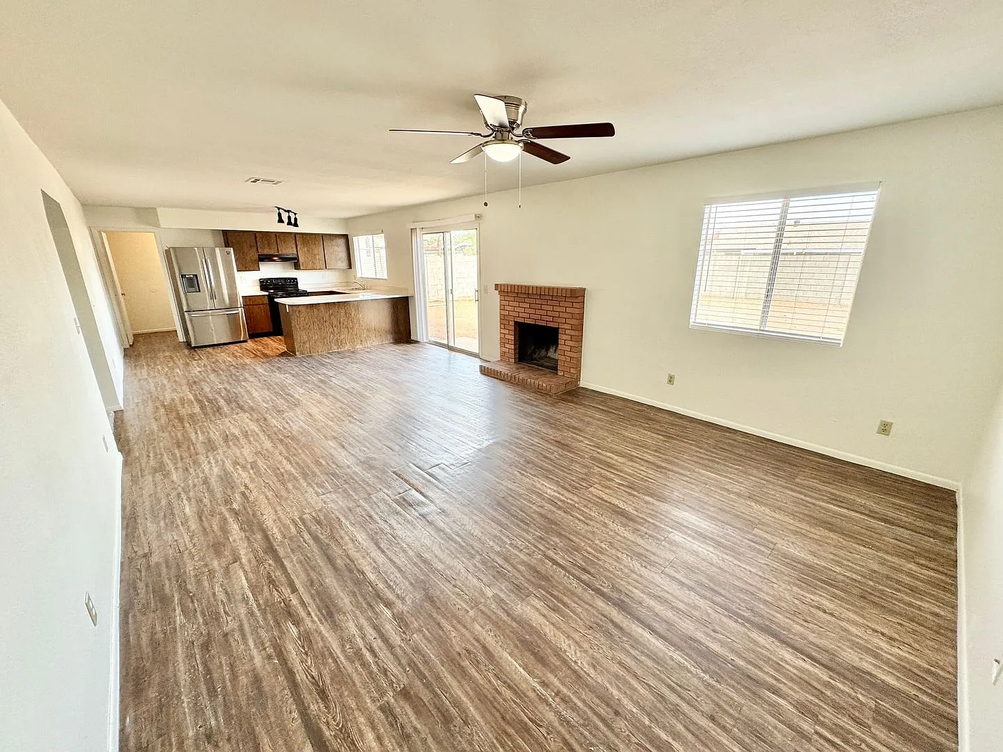 Single Level 3 Bedroom 2 Bath Home in Chandler! NO HOA — Photo 3