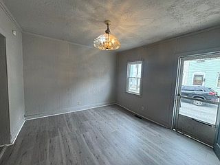 4th image of 321 Walnut St