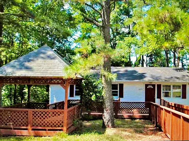 2630 Cherry Cir — Photo 10