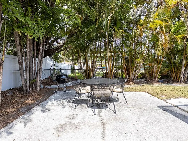 711 Bayshore Dr — Photo 45