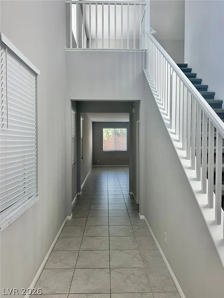 3 bed, 2.5 bath, 2054 sqft, $2,300 — Photo 2