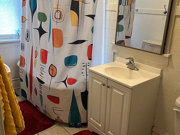 3rd image of 3763 N Wayne Ave APT 1W