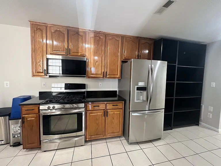 16401 Ellipse Ter — Photo 8