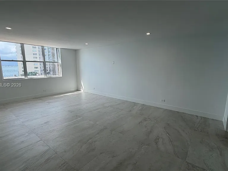 1800 NE 114th St #604 — Photo 14