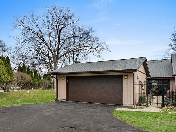 2nd image of 2201 Bayview Dr