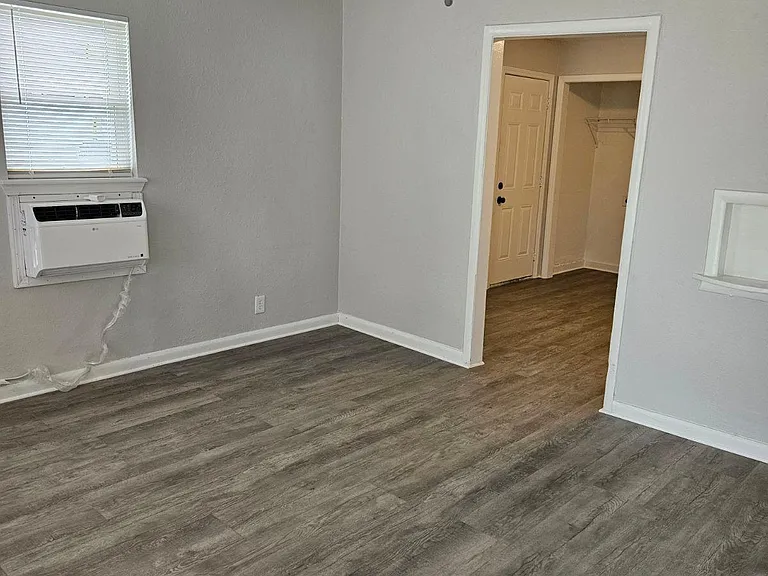5721 E Easton St — Photo 3