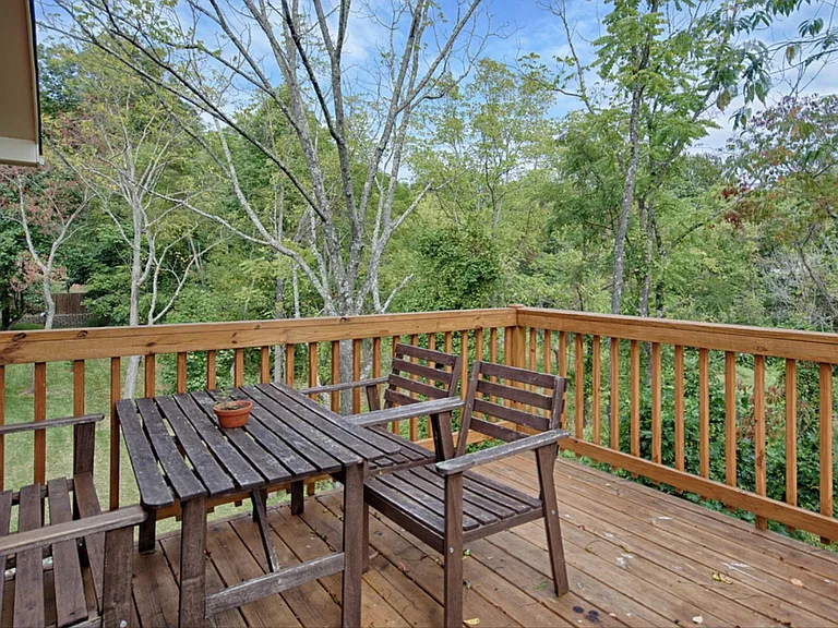 144 Estelle Park Dr — Photo 9