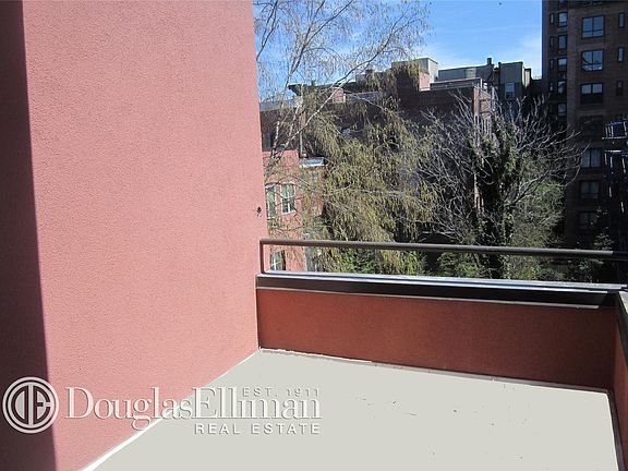 4th image of 110 Manhattan Ave APT 4B