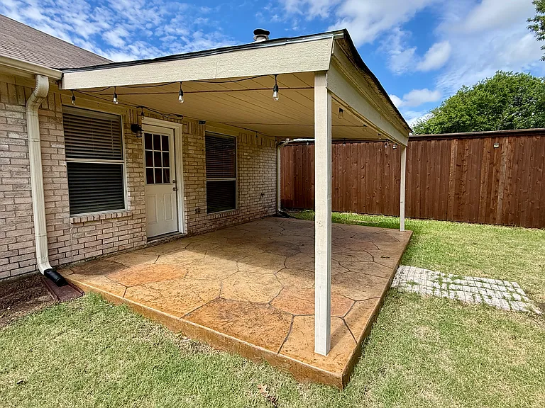 243 Lake Travis Dr — Photo 3