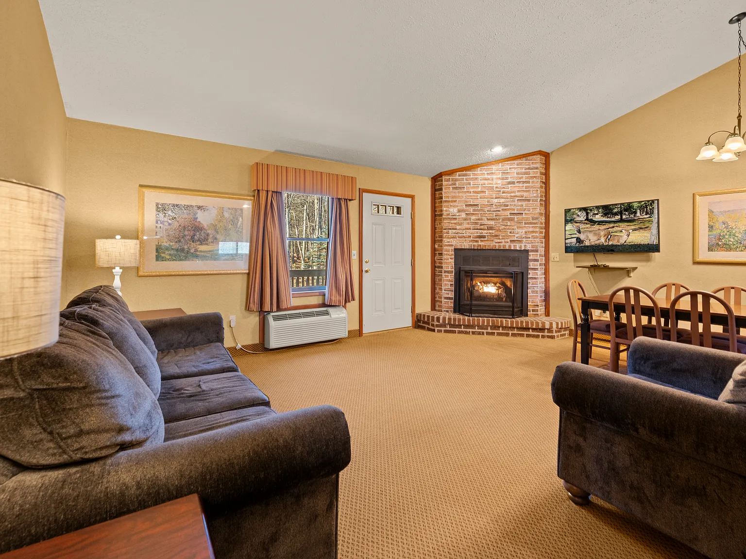 2 bed, 1100 sqft, $1,695 — Photo 1