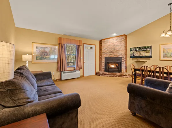 1010A Westwoods Dr, Lake Harmony, PA