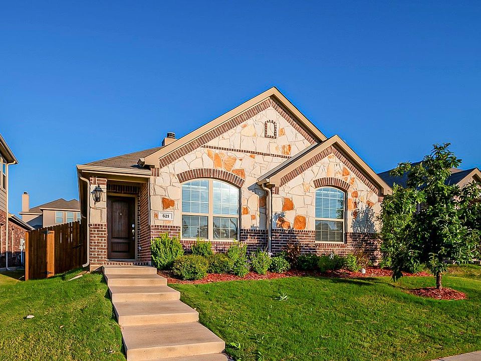 1st image of 521 Crazy Horse Dr