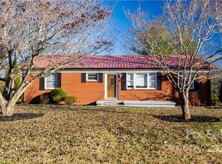 2656 W View Acres St, Hickory, NC 28601