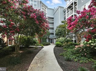3175 Summit Square Dr #5-C11, Oakton, VA 22124