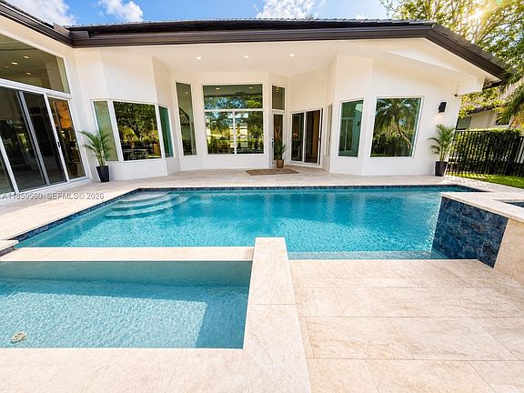 2nd image of 2523 Montclaire Cir