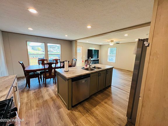 4th image of 137 Sanctuary Blvd