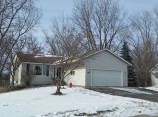 1046 Greystone Ave N, Oakdale, MN 55128