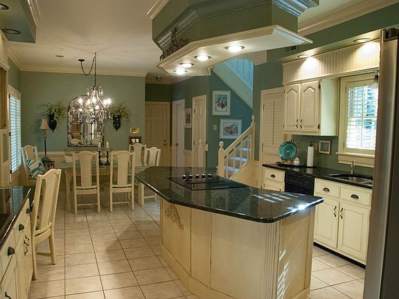 4th image of 2559 Windy Oaks Dr